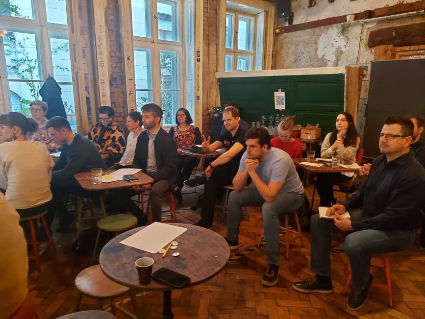 BA Talk 03.30 társaság